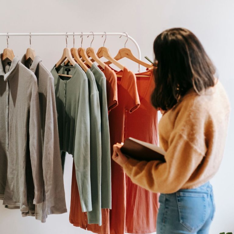 Dlaczego polska produkcja odzieży damskiej ułatwia budowanie jakościowej oferty