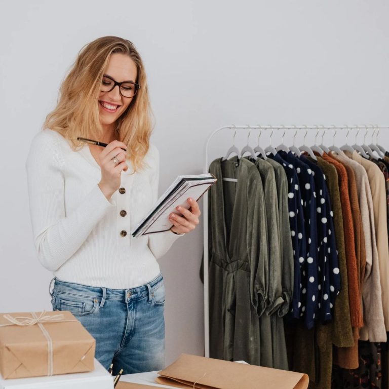 Elegancka odzież damska plus size od polskiego producenta - co warto mieć w butiku_