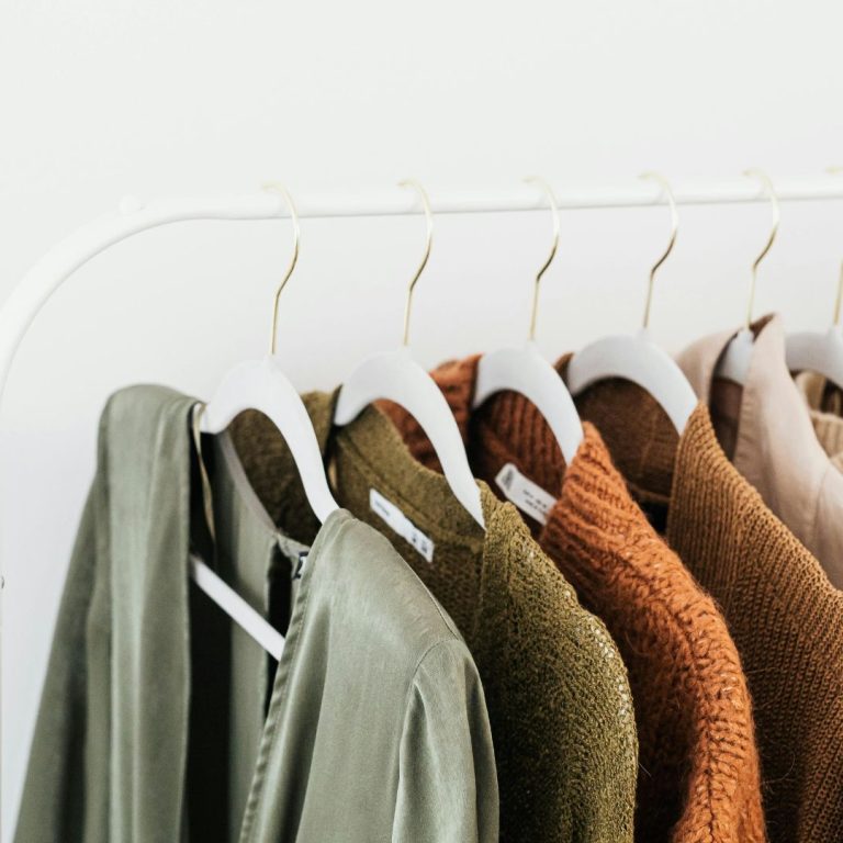 Jak uporządkować ofertę butiku, gdy współpracujesz z kilkoma dostawcami odzieży