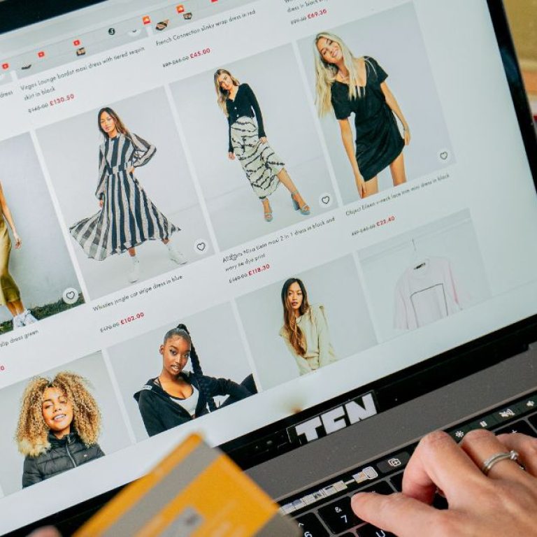 Karta produktu w butiku online informacje, które powinny iść za każdą kolekcją