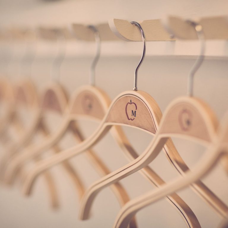Koszt nietrafionego modelu - co naprawdę traci butik przy złym zatowarowaniu