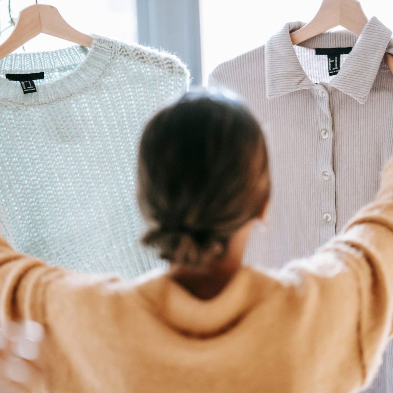 Producent eleganckiej odzieży damskiej dla butików – jak wybrać właściwego partnera